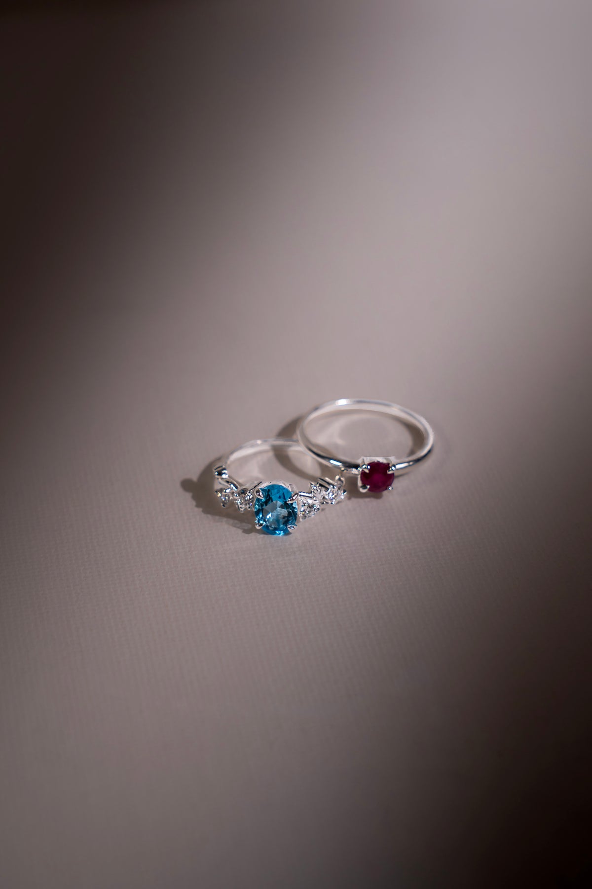 Anillo Tulipán Topacio Azul Suizo
