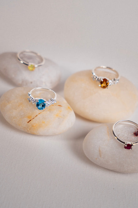 Anillo Tulipán Topacio Azul Suizo