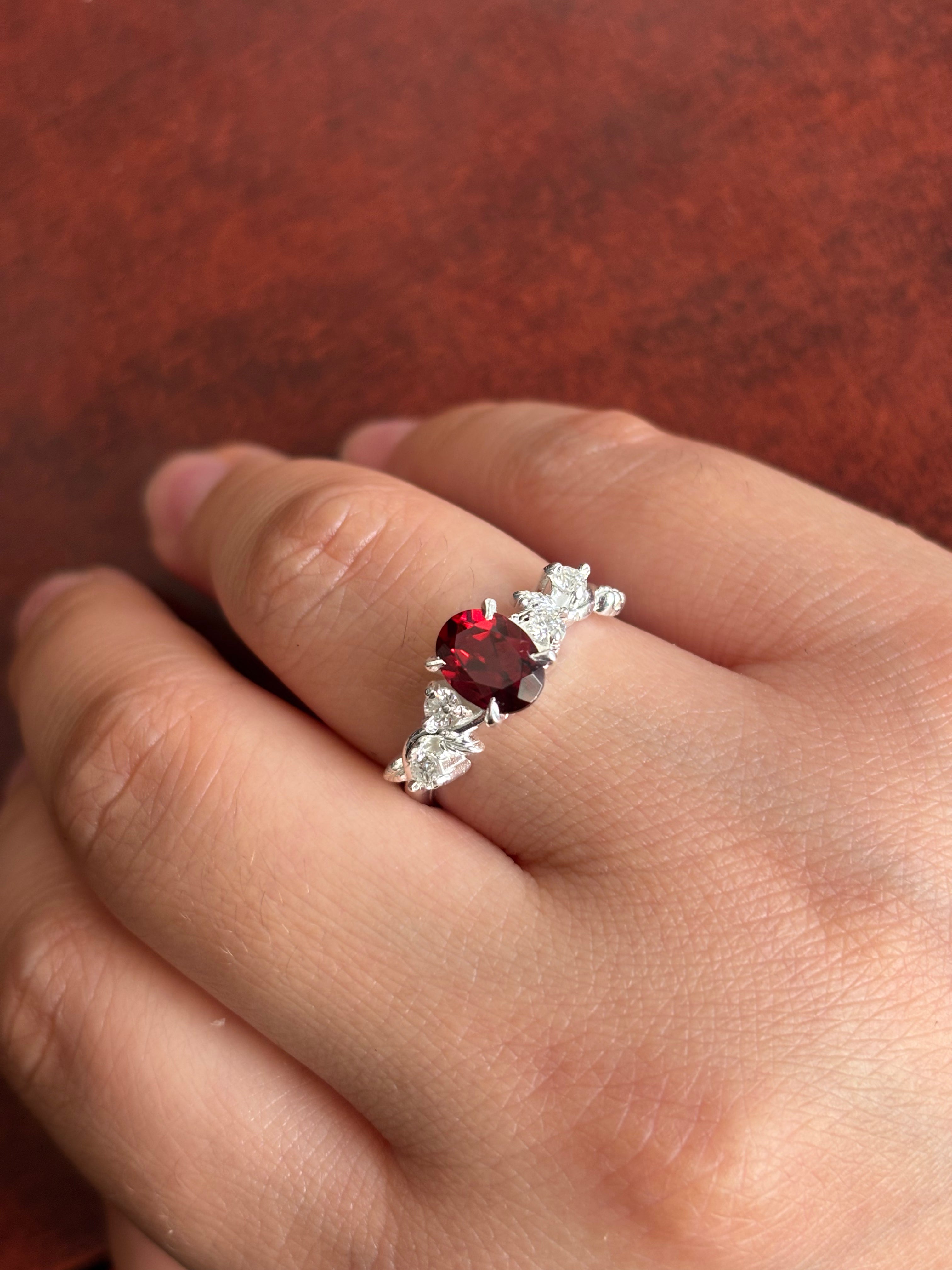Anillo Tulipán Granate